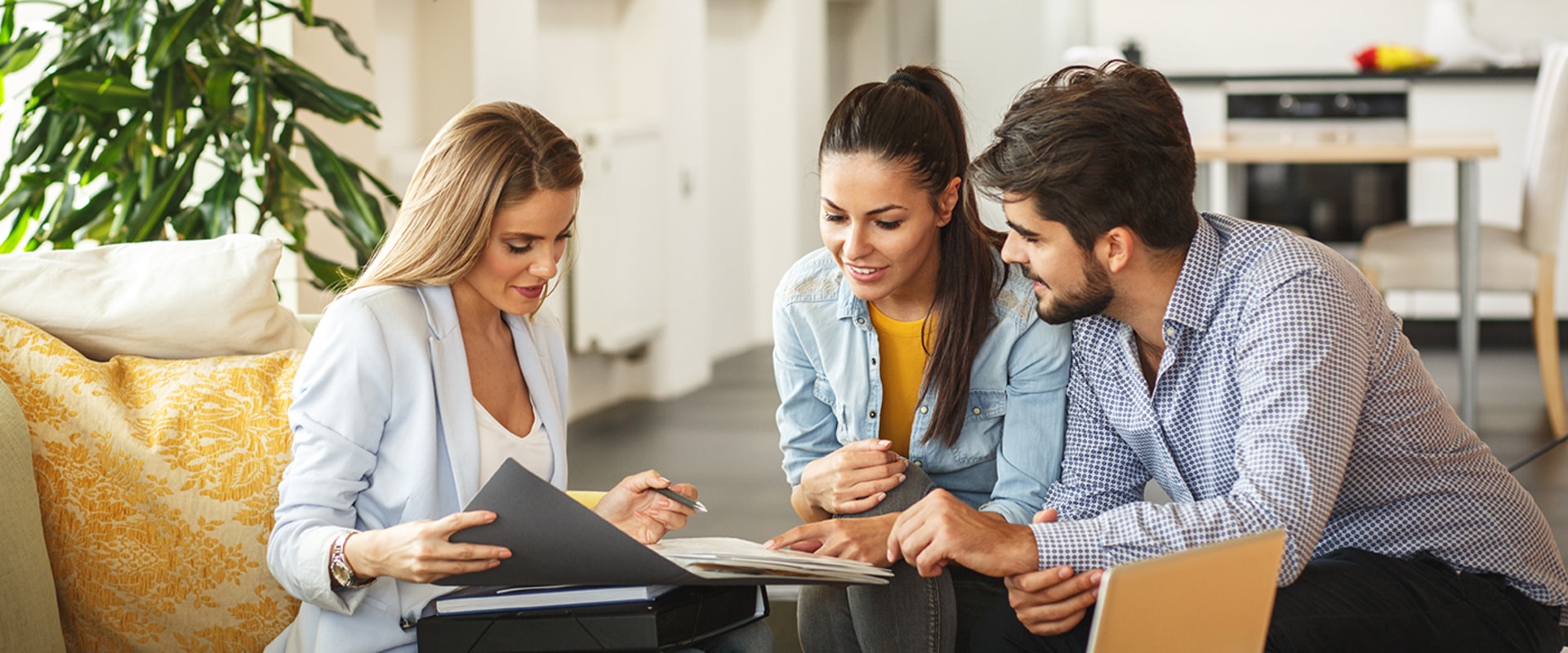 Reviews and References: How to Choose the Right Real Estate Agent in Arizona